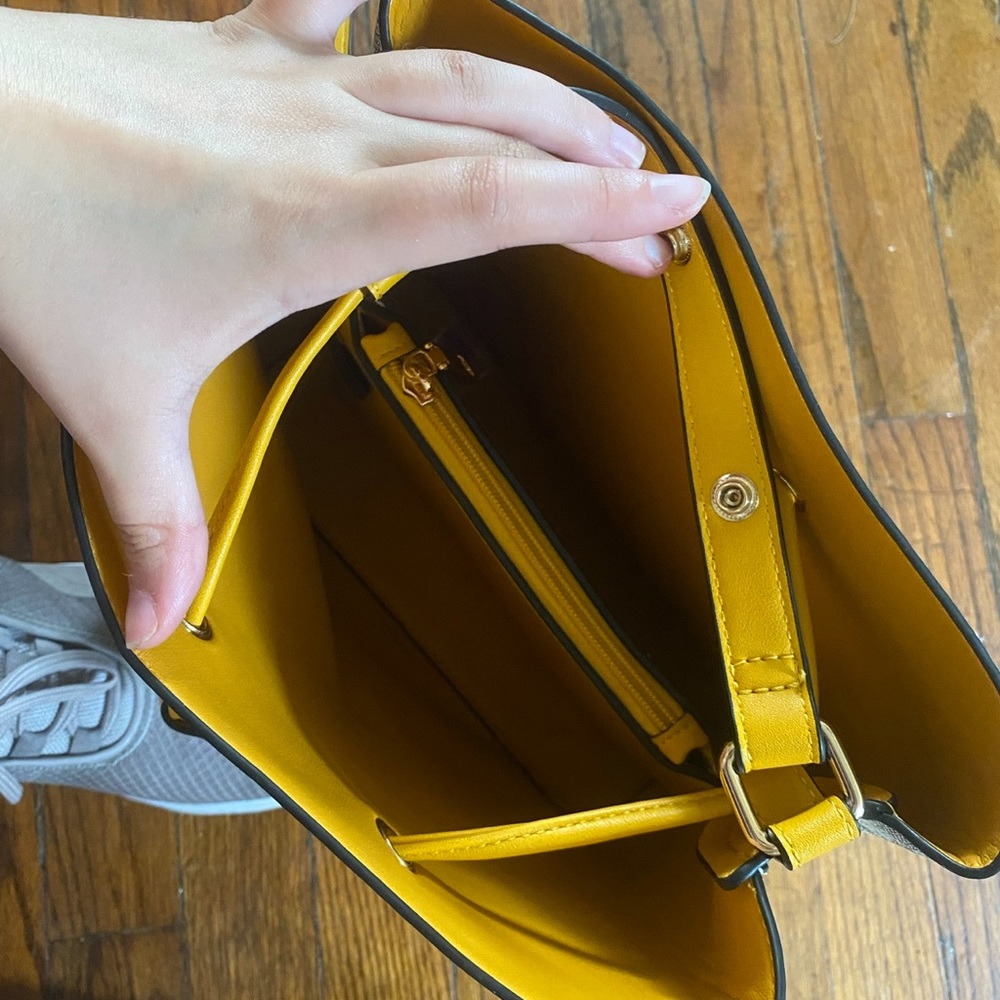 Mezon Drawstring Bucket Handbag - Picture 2 of 3